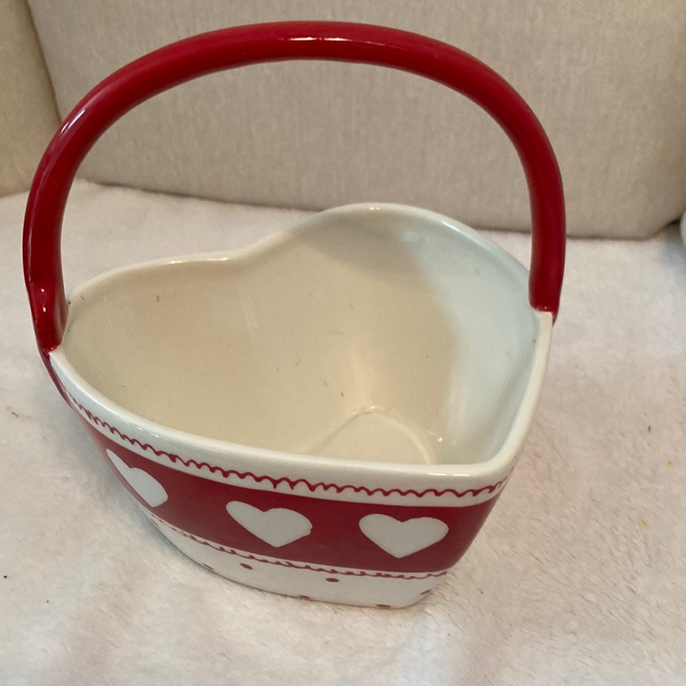 Ceramic red & white bowl of hearts Mesa international Warner New Hampshire